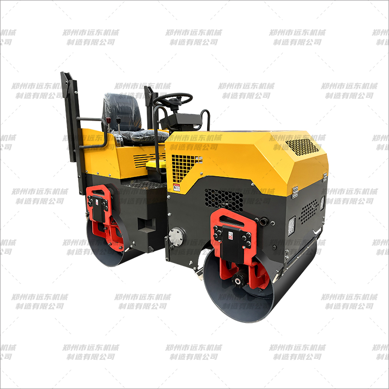 FVR900 座驾式压路机(图1) FVR900 座驾式压路机(图1)